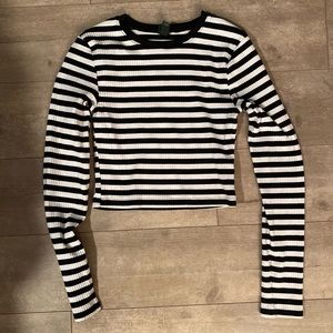 Black & white ribbed crop top